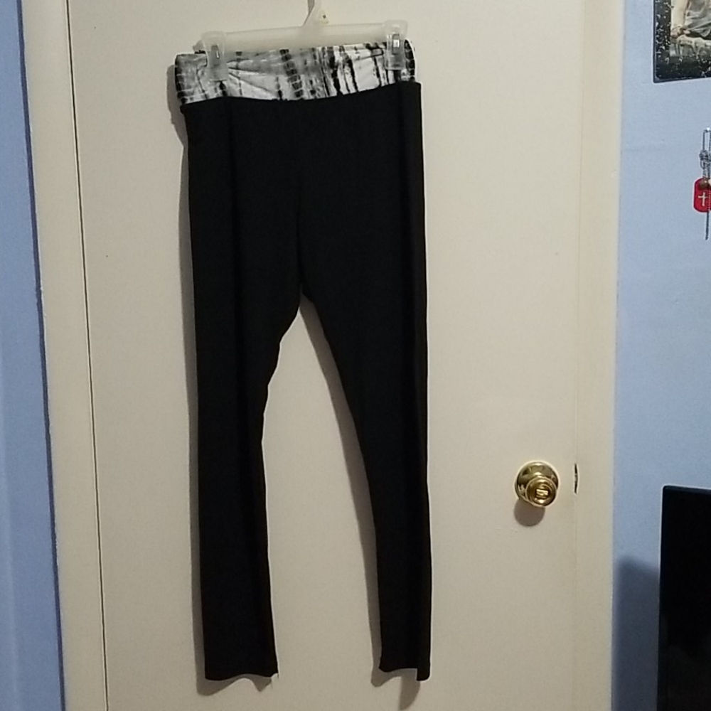 Hot Kiss Black 1X Yoga Pants